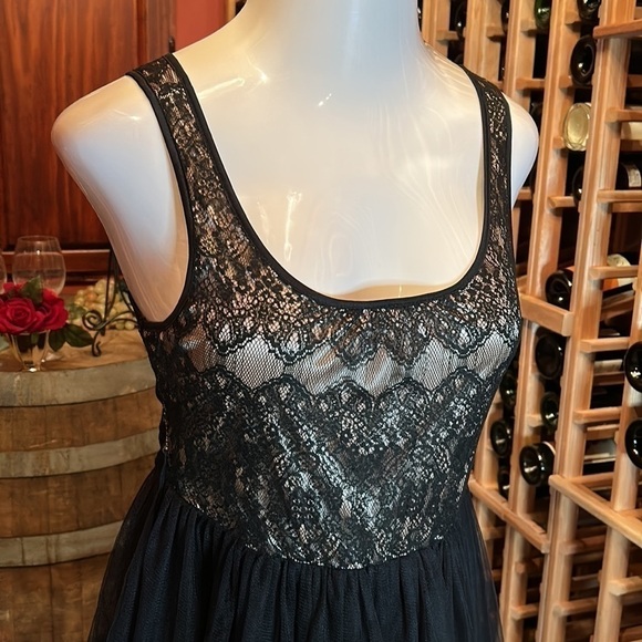 WET SEAL Fabulous Black & Gold Lace Cocktail, Holiday, or Party Dress! Size L - Picture 2 of 6